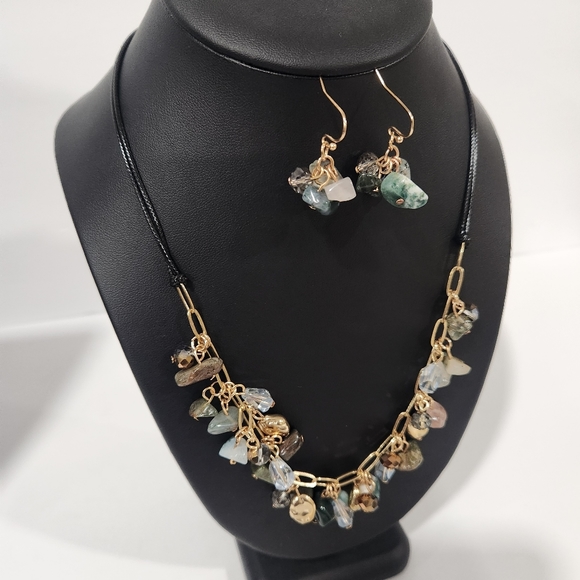 NWT Gold Tone Semi-Precious Necklace Set - Picture 3 of 5